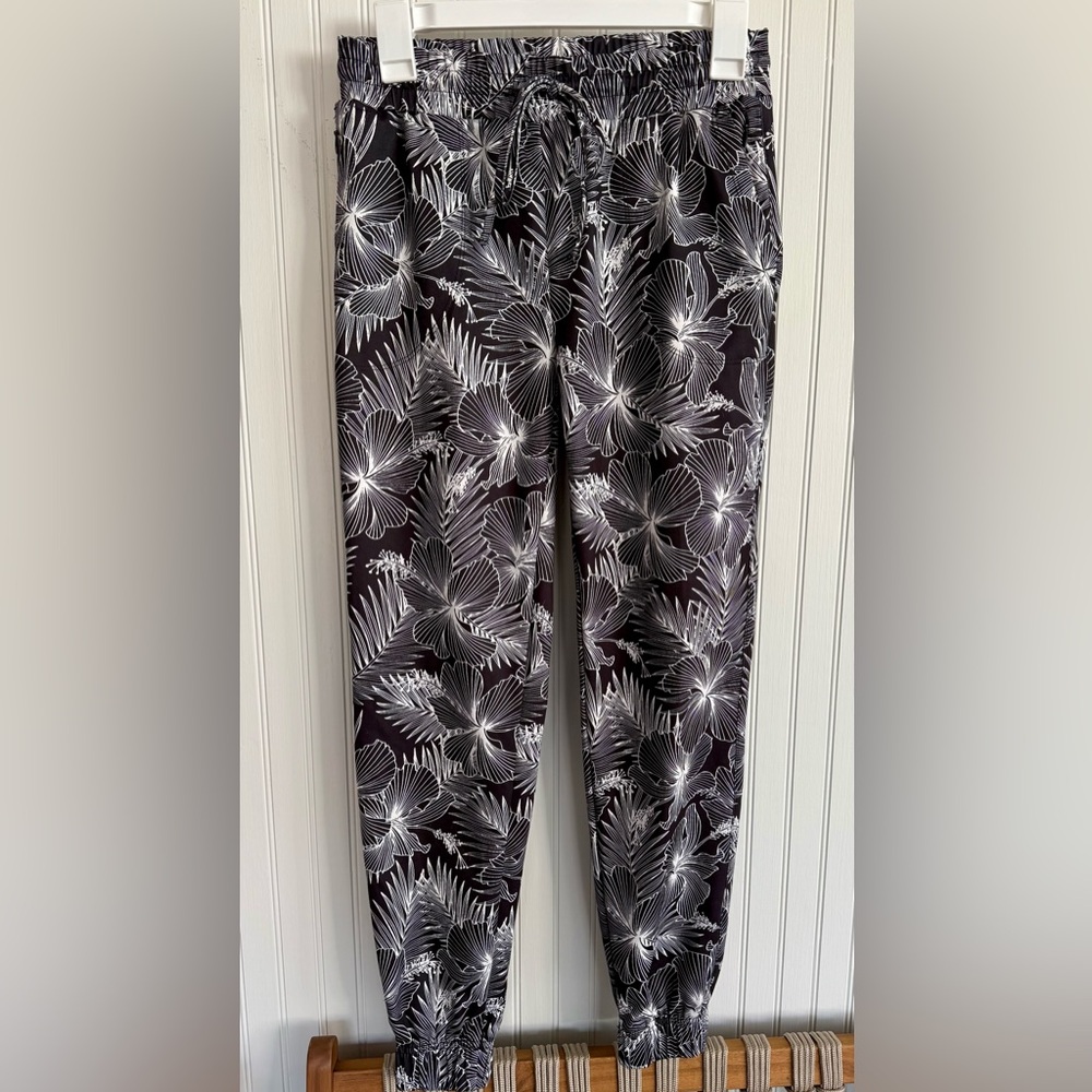 Rachel Zoe Tropical Pants Monochrome Leaf Print Joggers size XS